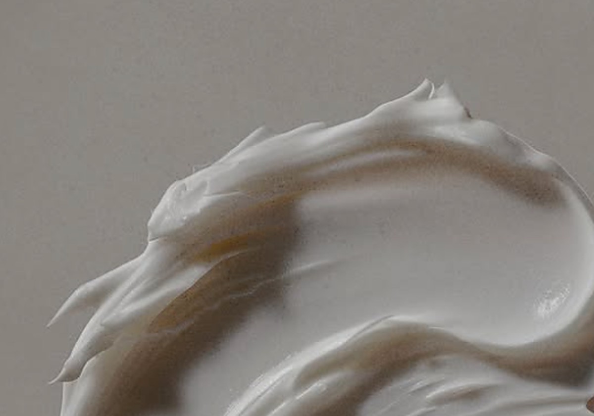Primer plano de la textura cremosa de un producto de Natural Aspersa