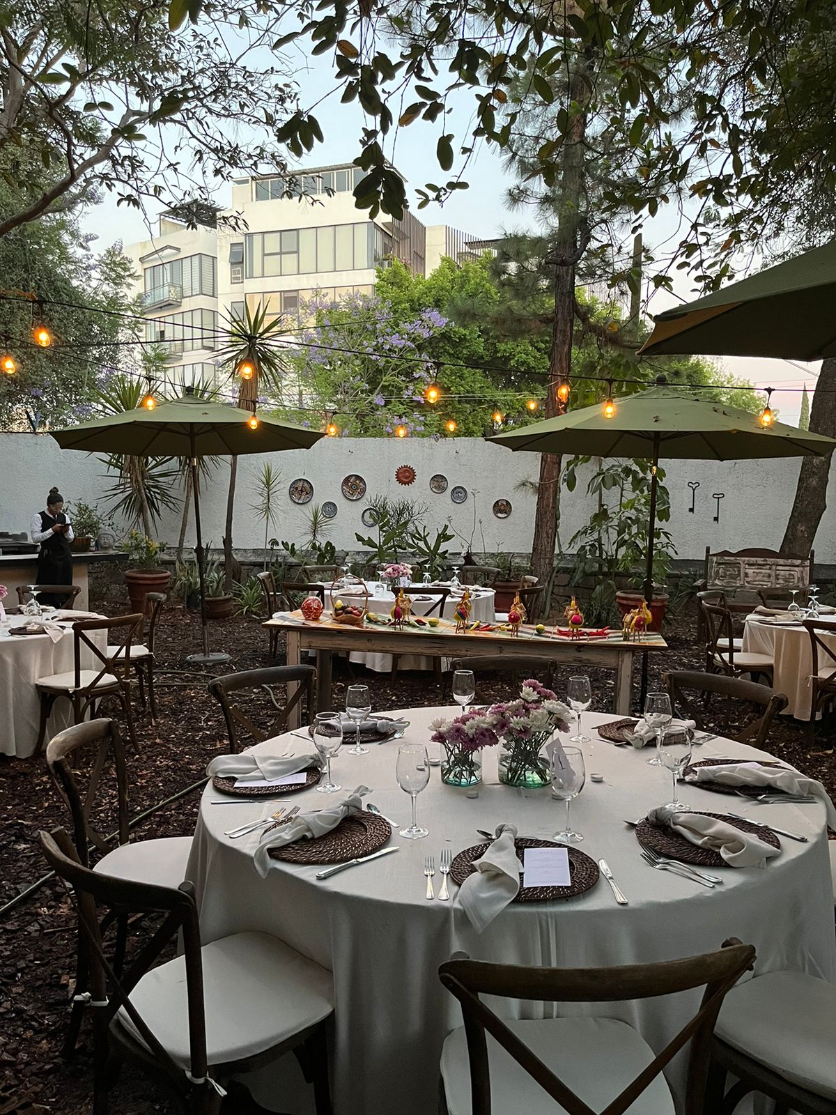 Mesa puesta para la cena de agradecimiento a los vecinos de la Col. Tepeyac Casino